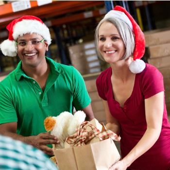 volunteers-collecting-donations-at-christmas-picture-id151575138